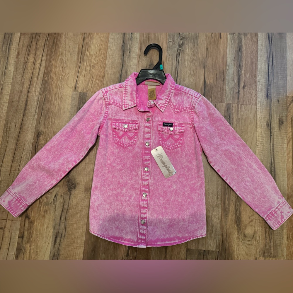 FREE SHIPPING!!! 
Wrangler pearl snap shirt